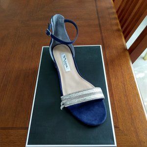 NEW IN BOX Nina sandals!!